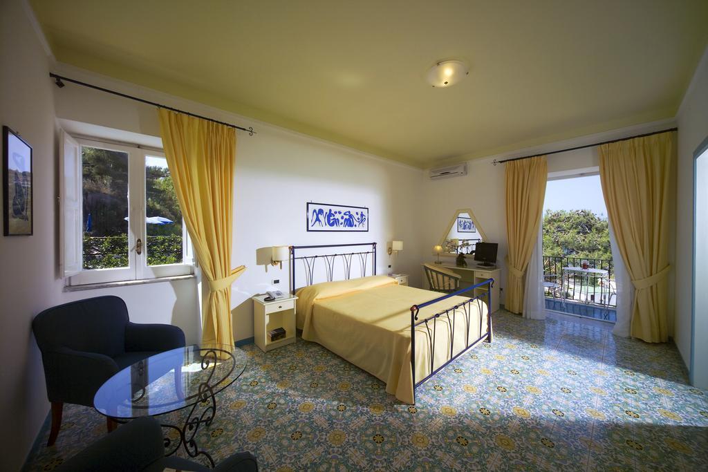 Hotel Villa Bianca Forio di Ischia 객실 사진